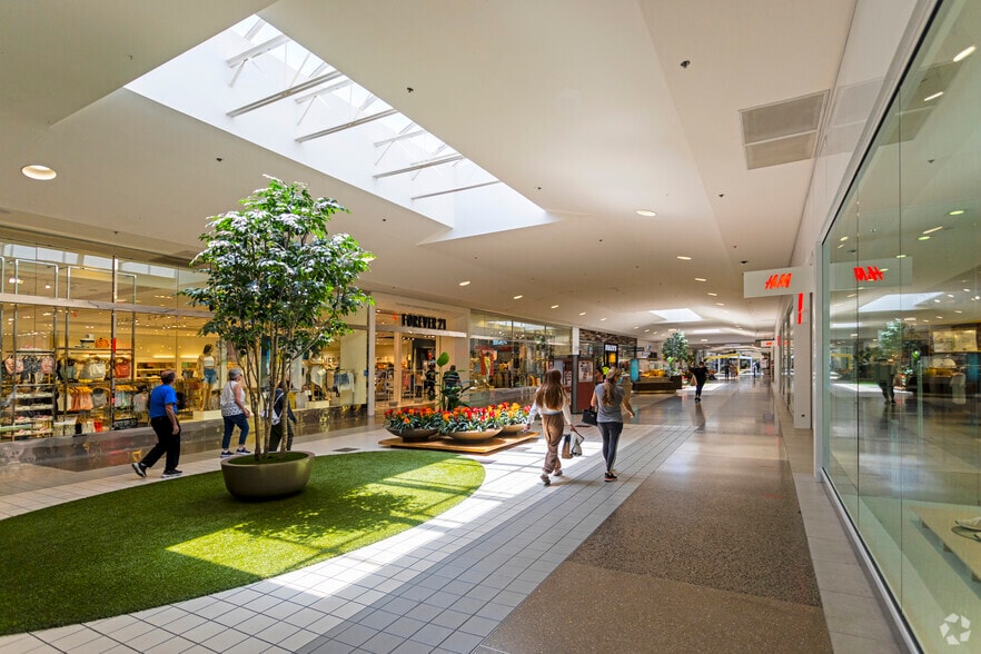 More Photos Of 415-761 Parkway Plaza, El Cajon Unknown For Lease