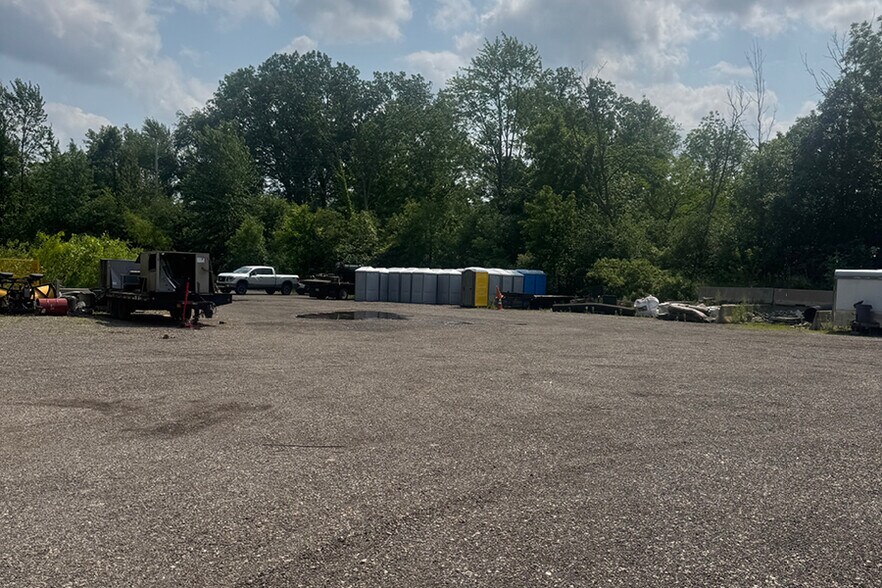 More Photos Of 33W109 Butterfield Rd, Batavia Industrial For Lease