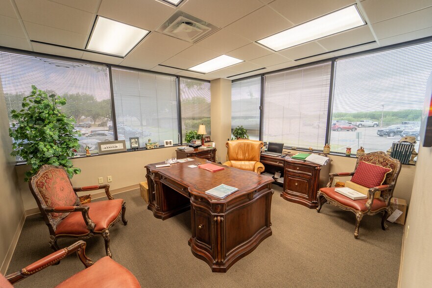 More Photos Of 115 Medical Dr, Victoria Medical For Sale