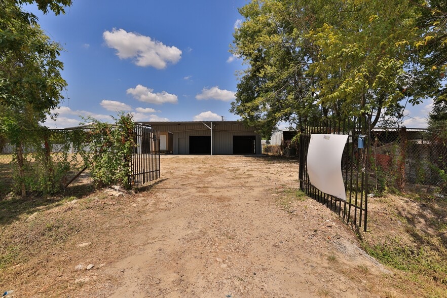 More Photos Of 1929 Havner Ln, Houston Warehouse For Sale
