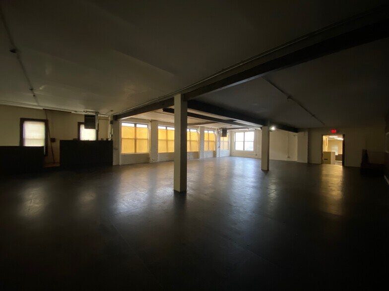 More Photos Of 161 Jamaica Ave, Brooklyn Storefront Retail Office For Lease