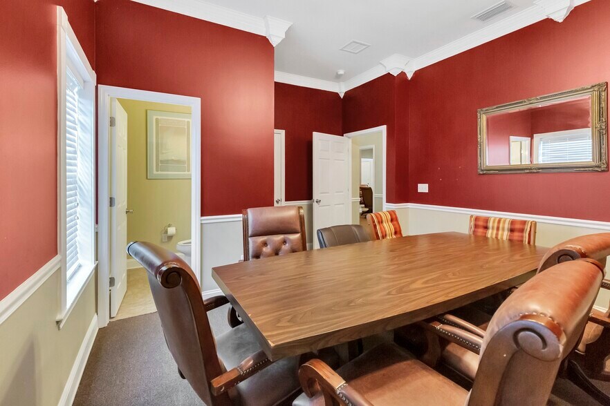 More Photos Of 121 SE Hernando Ave, Lake City Office For Sale