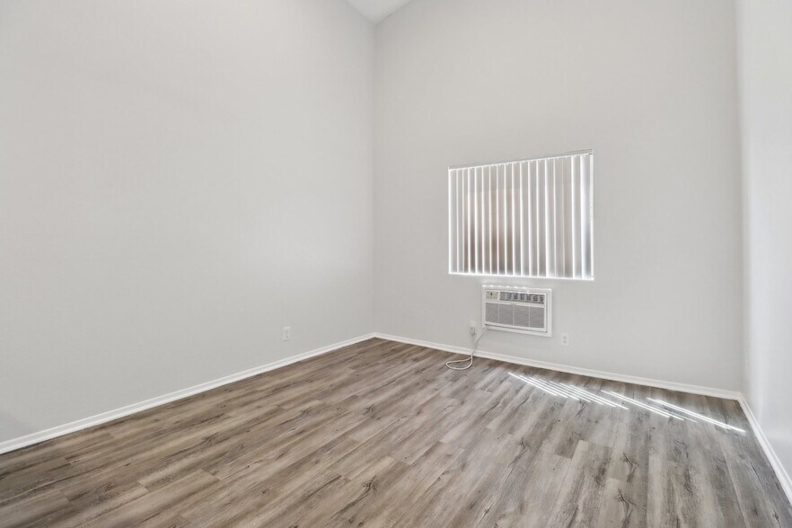 More Photos Of 311 S New Hampshire Ave, Los Angeles Apartments For Sale