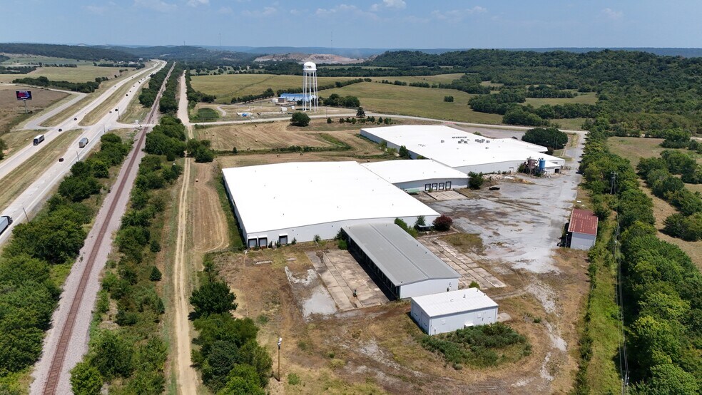 More Photos Of 398 Vinita Allen Rd, Atoka Warehouse For Lease