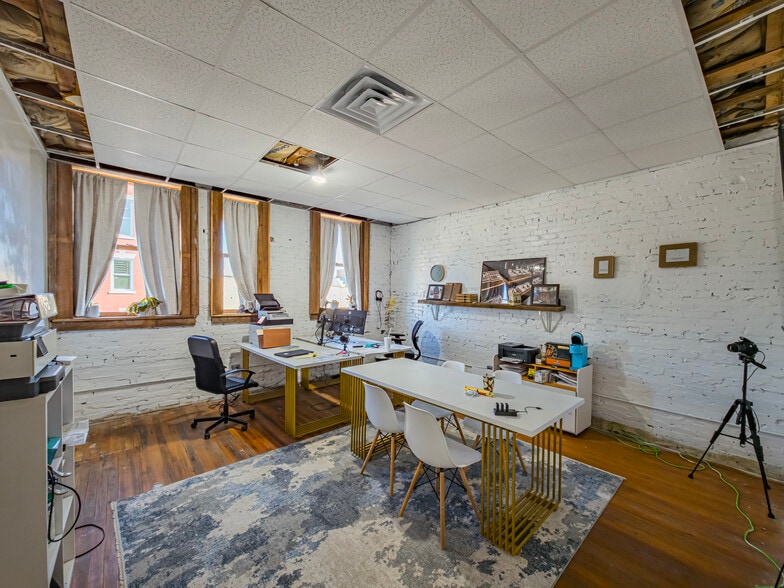 More Photos Of 134 N Patterson St, Valdosta Storefront Retail Office For Sale