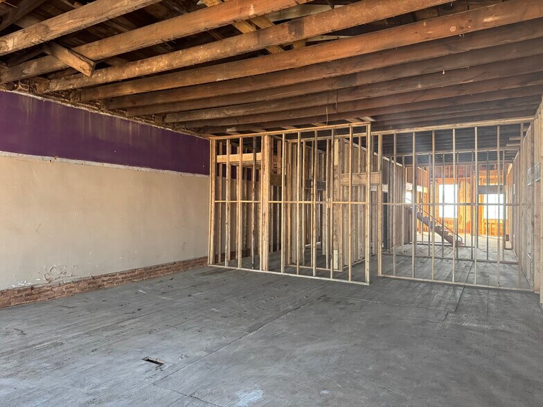 More Photos Of 116 W Solomon St, Griffin Restaurant For Lease