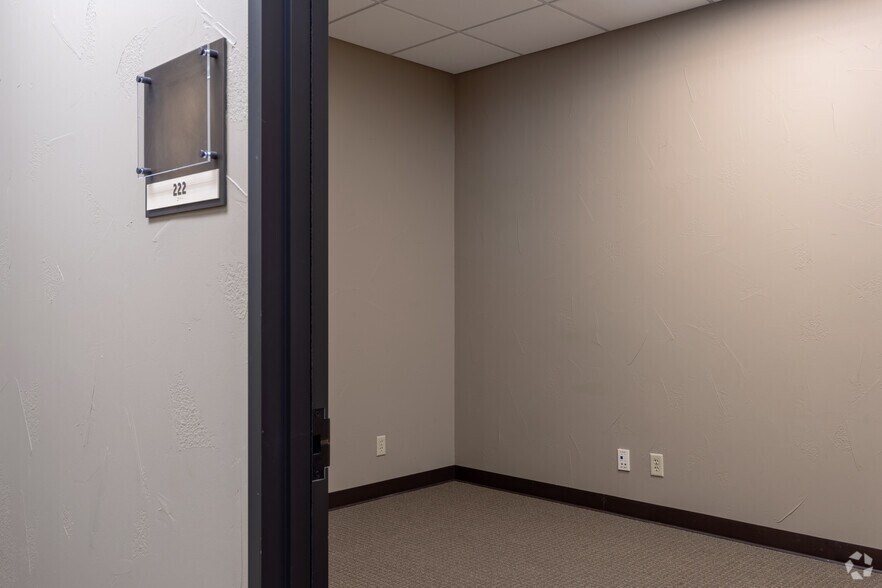 More Photos Of 2802 Flintrock Trce, Austin Coworking Space