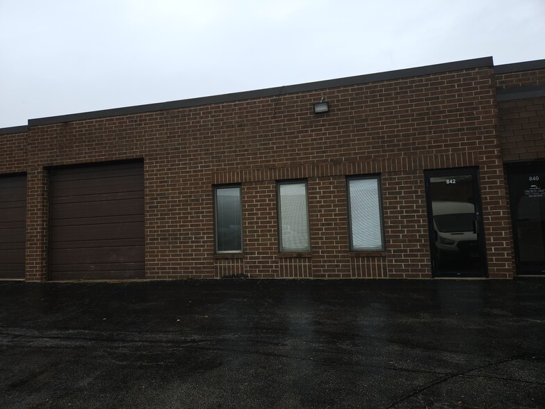 More Photos Of 840-876 N Ridge Ave, Lombard Warehouse For Lease