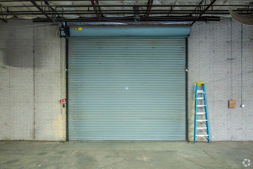 More Photos Of 2747 Oakland Ave, Garland Warehouse For Lease