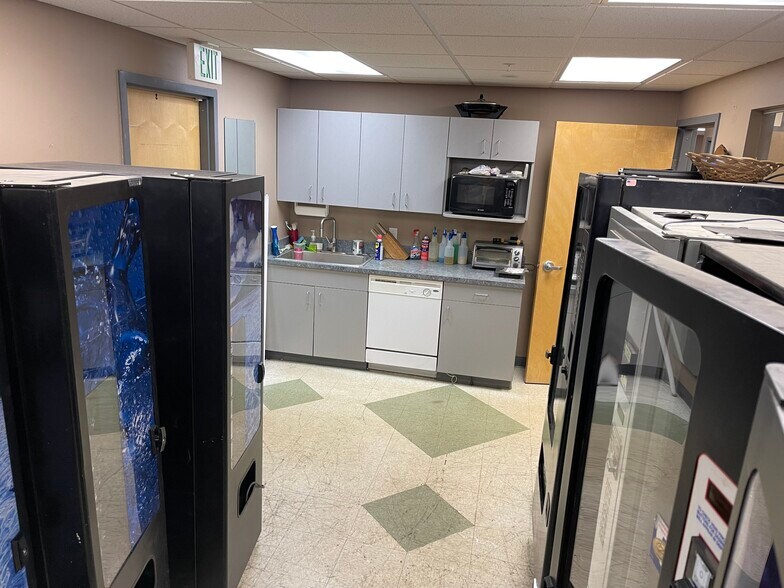 More Photos Of 4475 W 58th Ave, Arvada Light Distribution For Sale