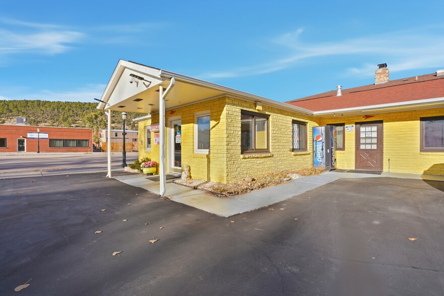 More Photos Of 214 E Cleveland St, Sundance Hotel For Sale