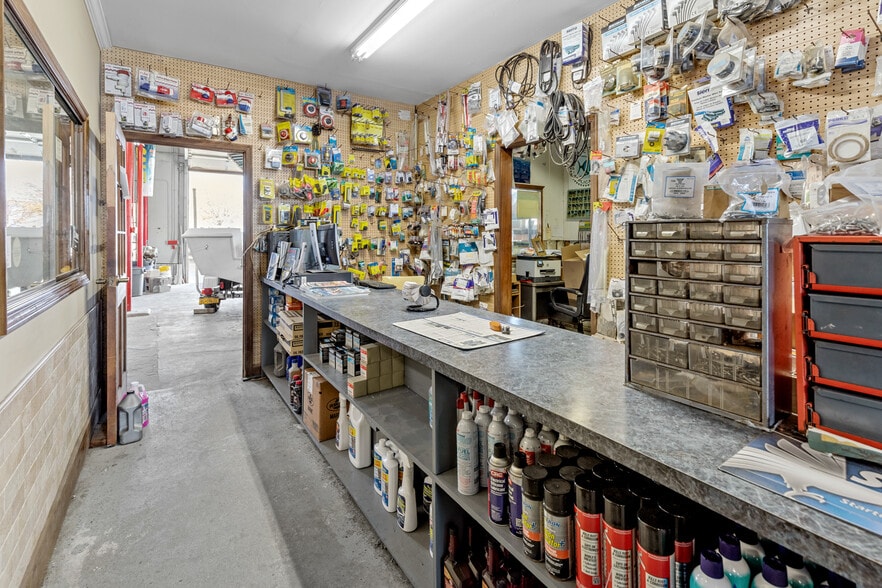 More Photos Of 24 Cottage Ave, Bay Shore Marina For Sale