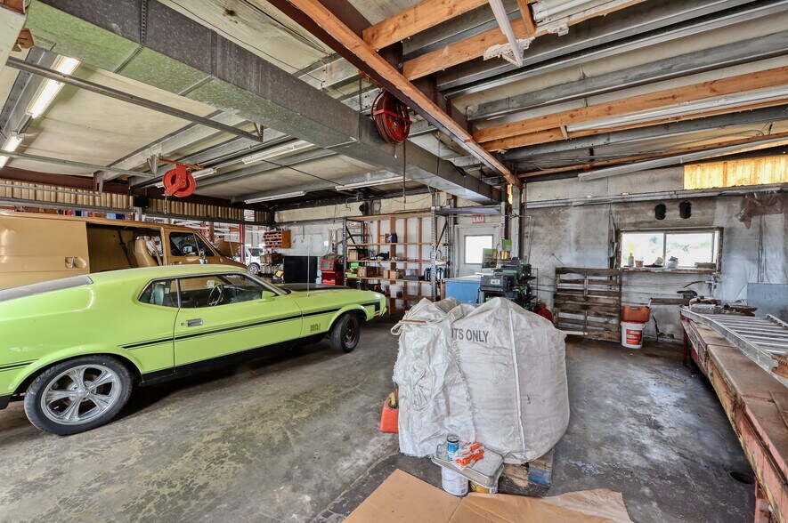 More Photos Of 5214 Guide Meridian, Bellingham Auto Repair For Sale