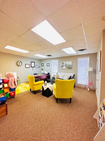 More Photos Of 110 Sunset Dr, Beckley Office For Lease