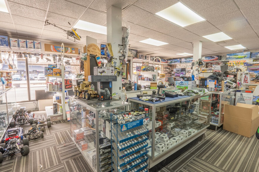 More Photos Of 1012 McBride Ave, Woodland Park Freestanding For Sale