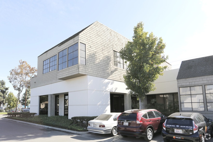 More Photos Of 1572 N Batavia St, Orange Light Manufacturing For Sale