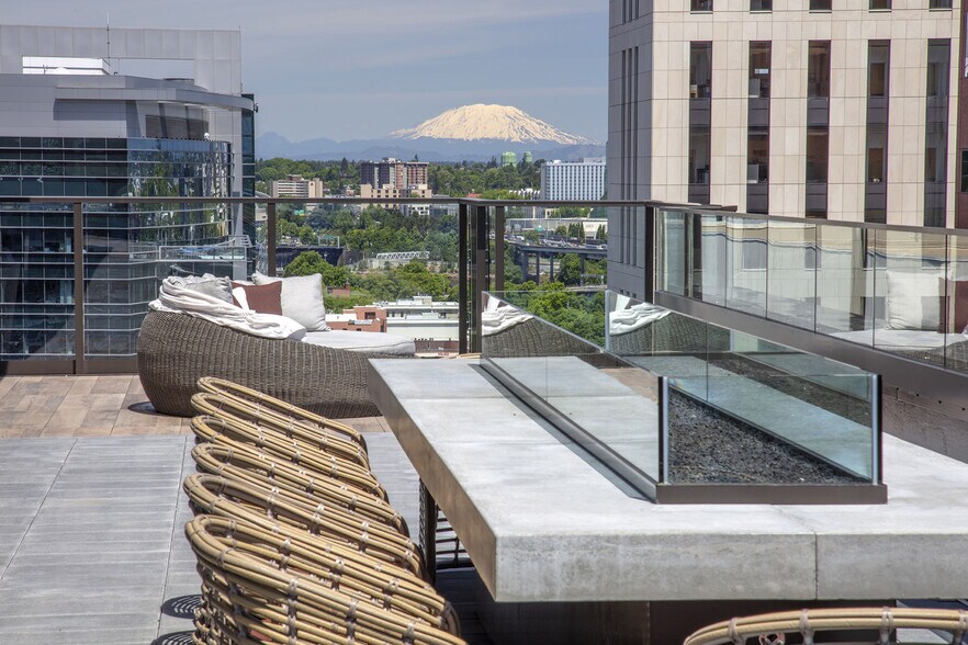 More Photos Of 140 SW Columbia St, Portland Apartments For Lease