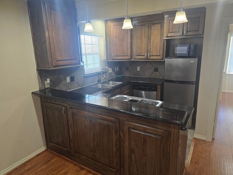 More Photos Of 2030 Portsmouth St, Houston Apartments For Sale