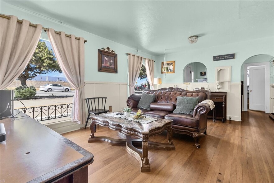 More Photos Of 1013 Front St, Soledad Hotel For Sale
