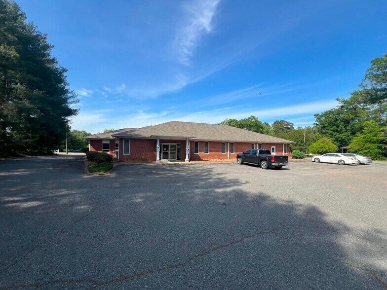 Primary Photo Of 320 E Lee Ave, Yadkinville Medical For Sale