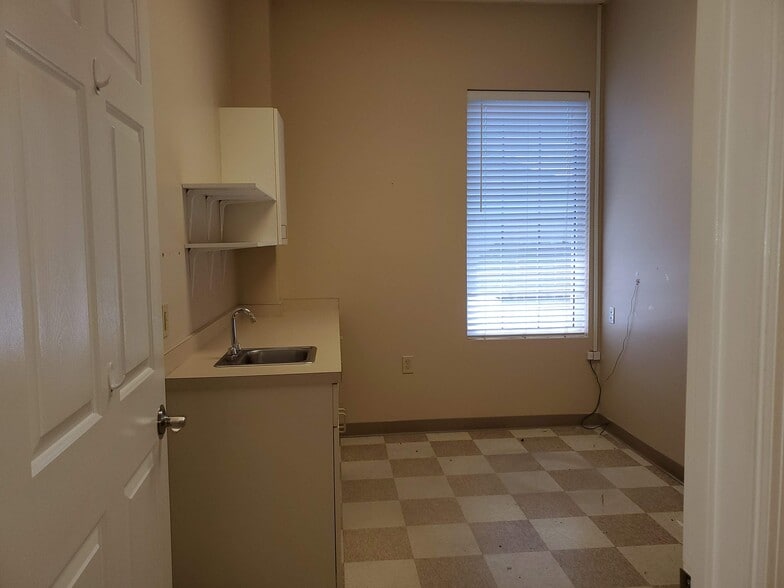 More Photos Of 308-316 Dolphin Dr, Jacksonville Medical For Lease