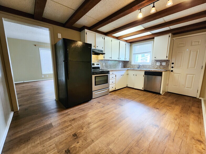 More Photos Of 1503 E Virginia Ave, Victoria Apartments For Sale