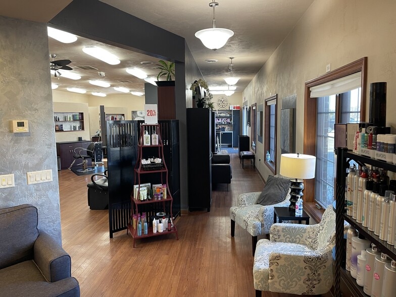 More Photos Of 1429 Province Ter, Menasha Office For Sale