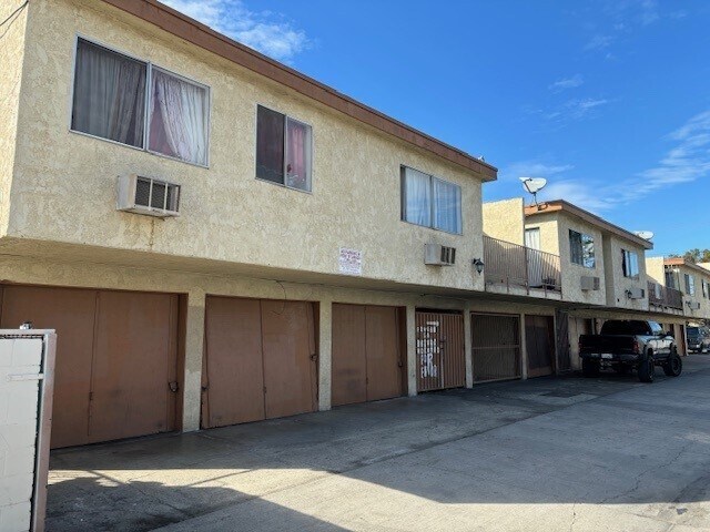 More Photos Of 717-721 Garfield St, Santa Ana Apartments For Sale