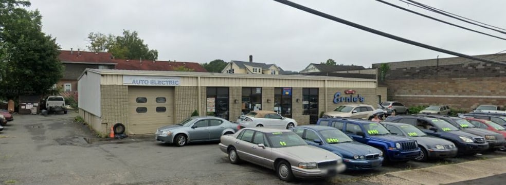Primary Photo Of 24 Meriden Rd, Waterbury Auto Repair For Lease
