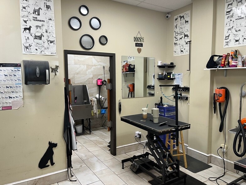 More Photos Of 1343 Lane Ave S, Jacksonville Veterinarian Kennel For Sale