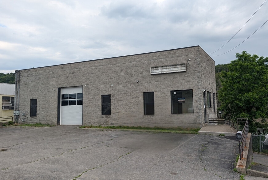 Primary Photo Of 57 Plainfield Ave, Bedford Hills Warehouse For Lease