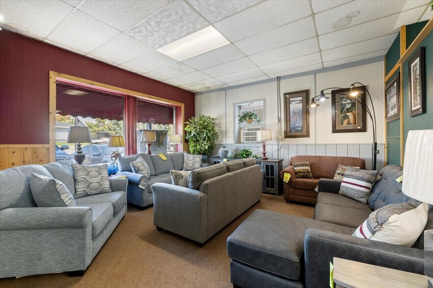 More Photos Of 816 NW 4th St, Grand Rapids General Retail For Sale