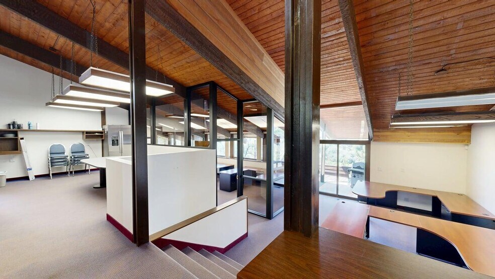 More Photos Of 11 E Airport Rd, Billings Office For Lease