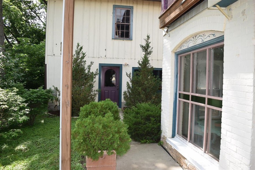 More Photos Of 138 1st St, Baraboo Office For Sale