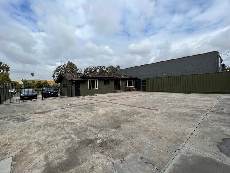 More Photos Of 4652 Katella Ave, Los Alamitos Office For Lease