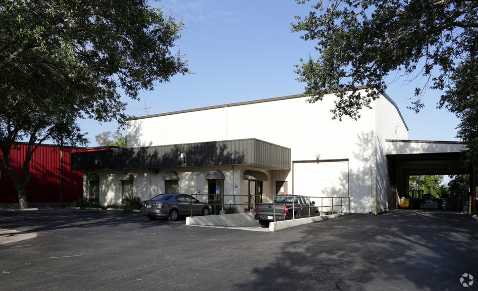 More Photos Of 351 Production Blvd, Naples Manufacturing For Lease