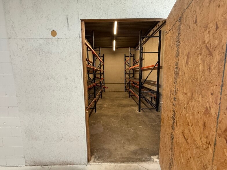 More Photos Of 601 N Verity Pky, Middletown General Retail For Sale