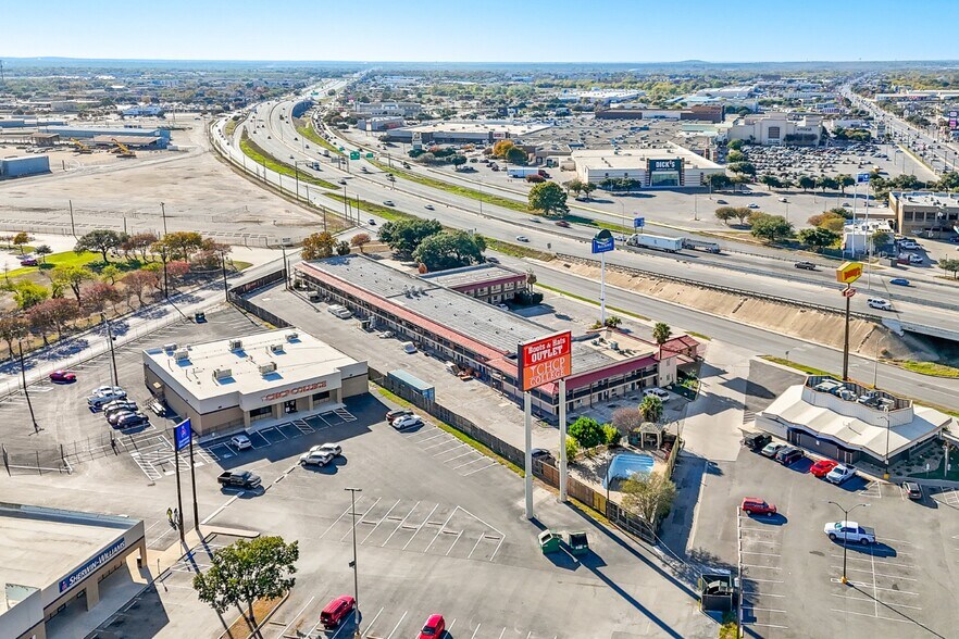 More Photos Of 7202 S Pan Am Expy, San Antonio Hotel For Sale