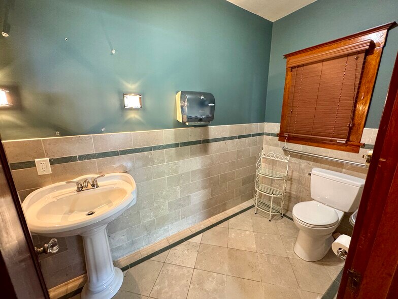 More Photos Of 807 N Van Ness Ave, Fresno Office Residential For Sale