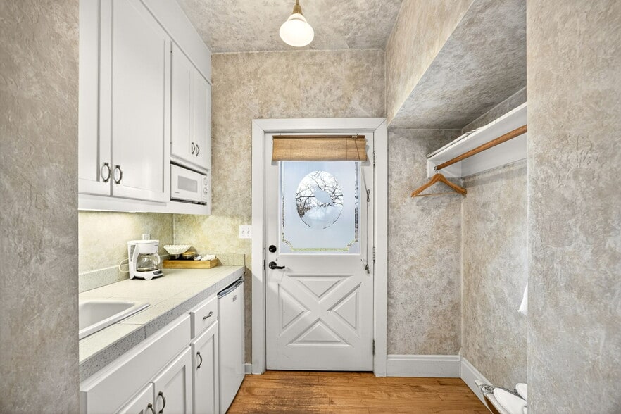 More Photos Of 668 N Main St, Ashland Hospitality For Sale