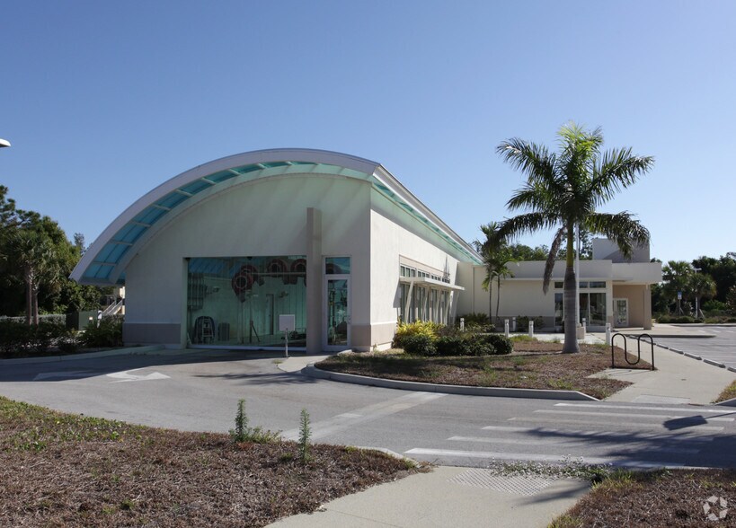 More Photos Of 9995 Tamiami Trl E, Naples Service Station For Lease
