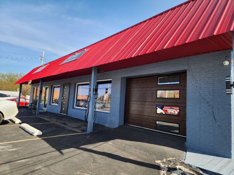 More Photos Of 7511 Leavenworth Rd, Kansas City Auto Repair For Sale