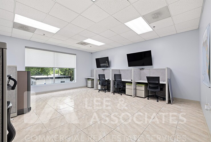 More Photos Of 685 S Ronald Reagan Blvd, Longwood Flex For Sale