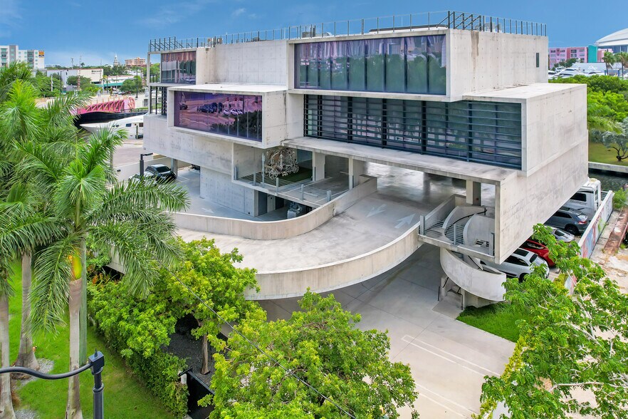 More Photos Of 528 NW 7th Ave, Miami Office For Sale