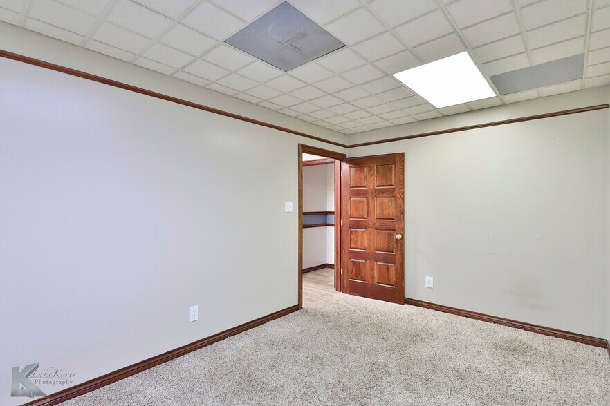 More Photos Of 318 Cedar St, Abilene Storefront Retail Office For Sale