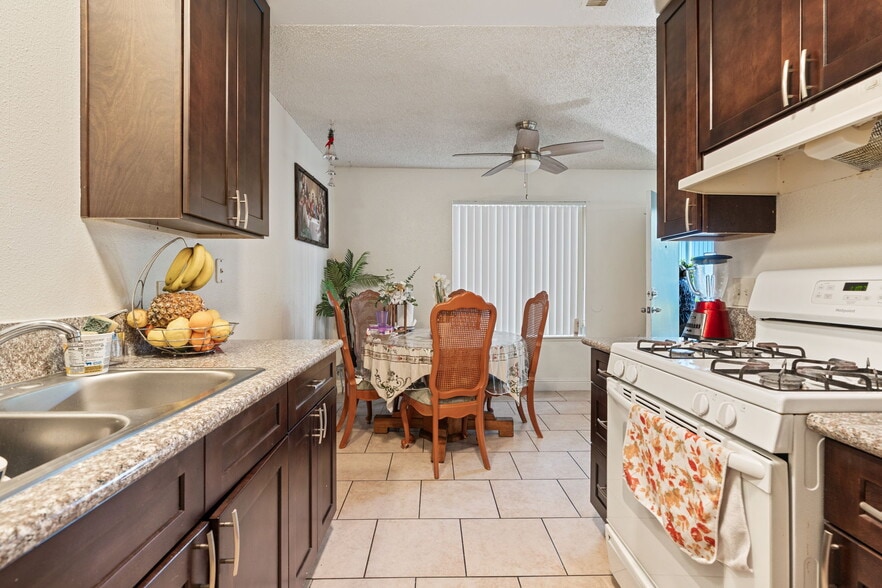 More Photos Of 125 E Dakota Ave, Fresno Apartments For Sale