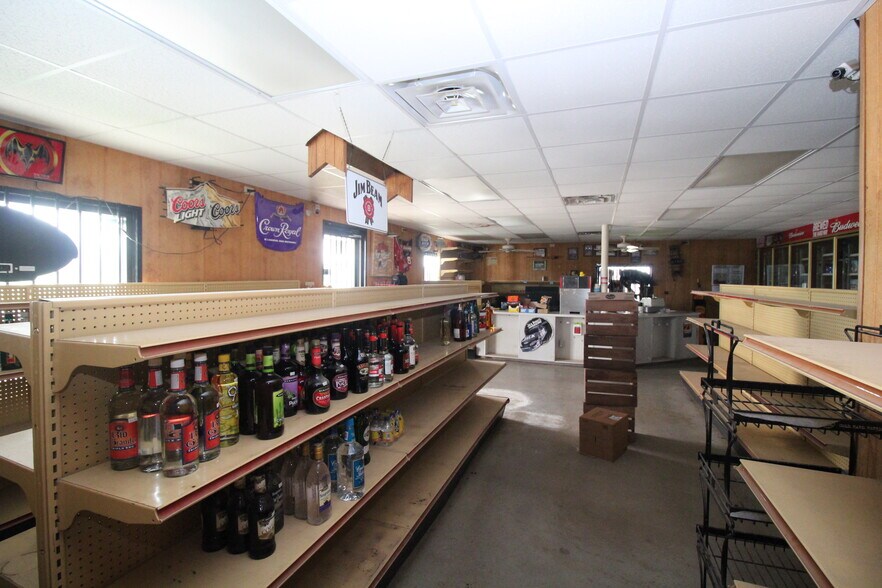 More Photos Of 503 S 5th St, Goree General Retail For Sale