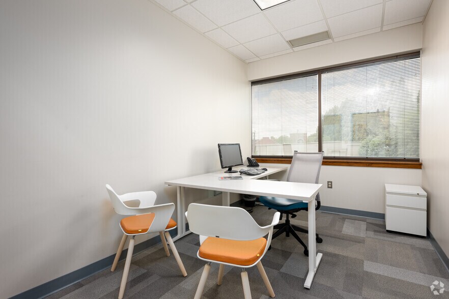 More Photos Of 806 Green Valley Rd, Greensboro Office Residential For Lease