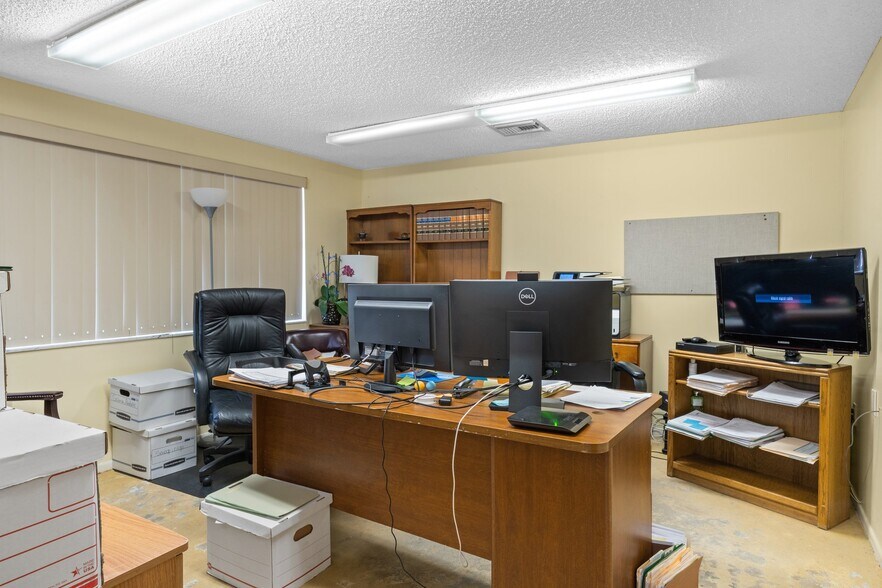 More Photos Of 14309 Old Dixie Hwy, Hudson Office For Sale