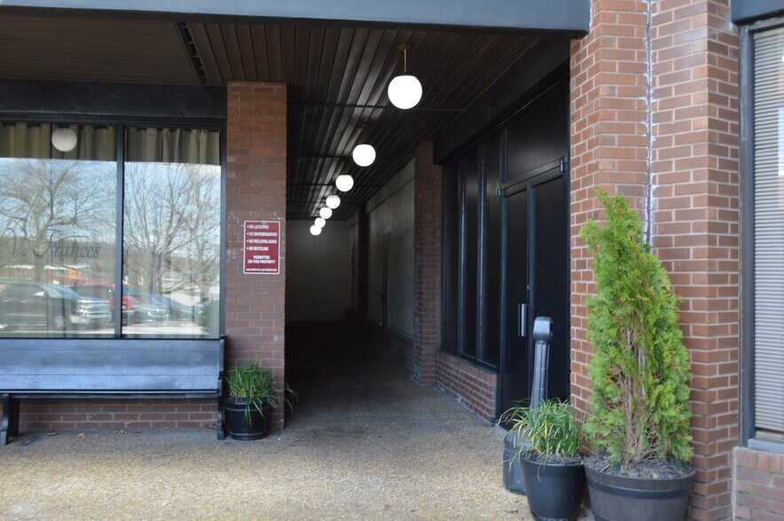 More Photos Of 7010 Lee Hwy, Chattanooga Storefront Retail Office For Sale